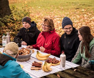 Picknick in fröhlicher Runde©Johannes Glöggler Picknick in fröhlicher Runde