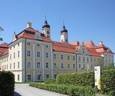Klosteranlage Roggenburg Die Klosteranlage Roggenburg im Sommer.